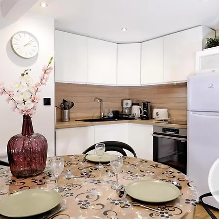 アパート Le Briand 4etoiles Thermal Cosy Avec Terrasse Wifi ナンシー